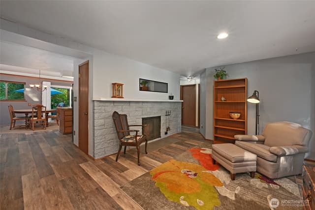 Property photo for 10733 Bartlett Avenue NE, Seattle photo 5