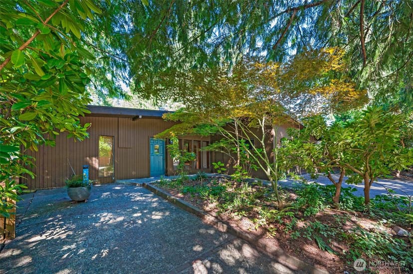 Property photo for 10733 Bartlett Avenue NE, Seattle photo 2