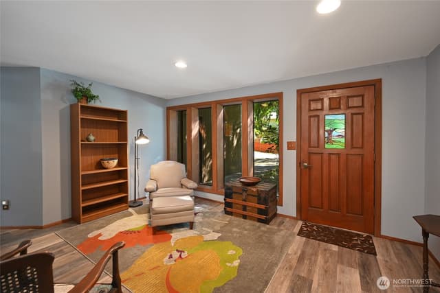 Property photo for 10733 Bartlett Avenue NE, Seattle photo 3