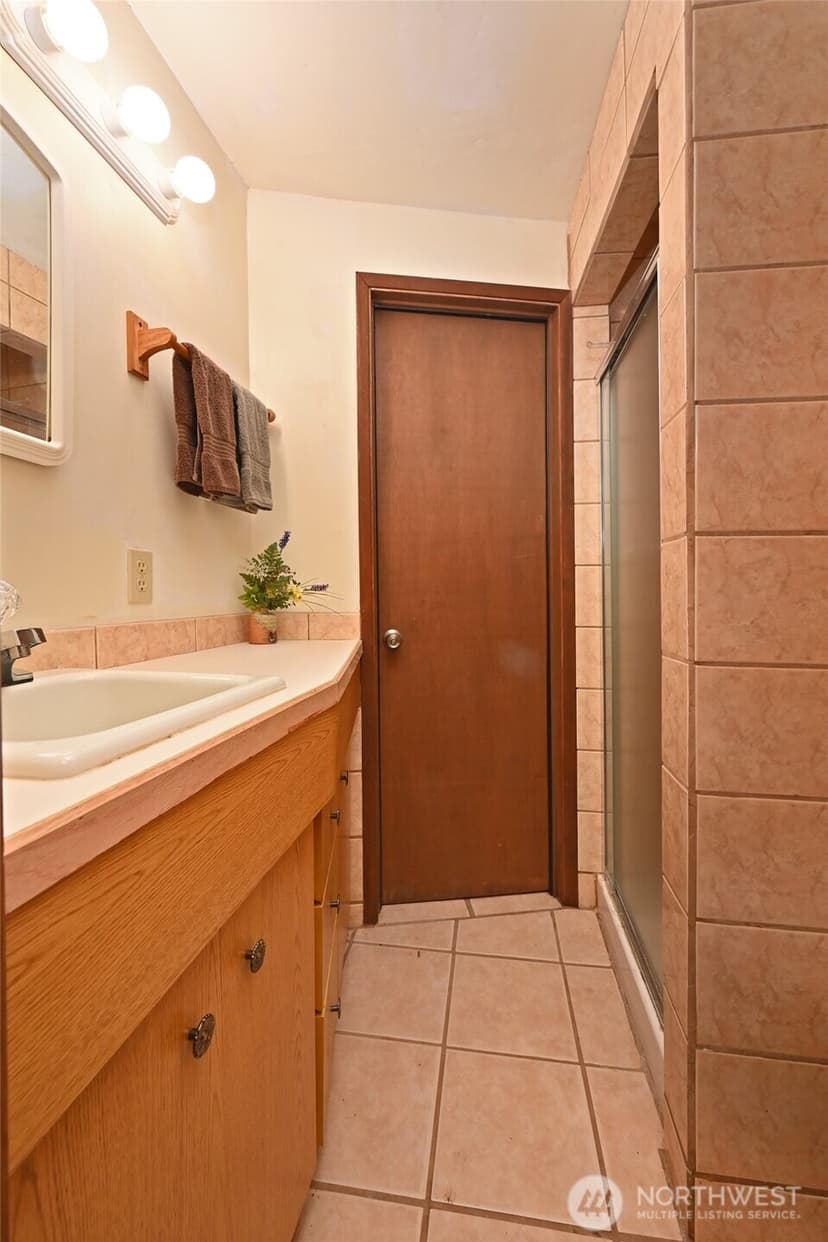 Property photo for 10733 Bartlett Avenue NE, Seattle photo 16
