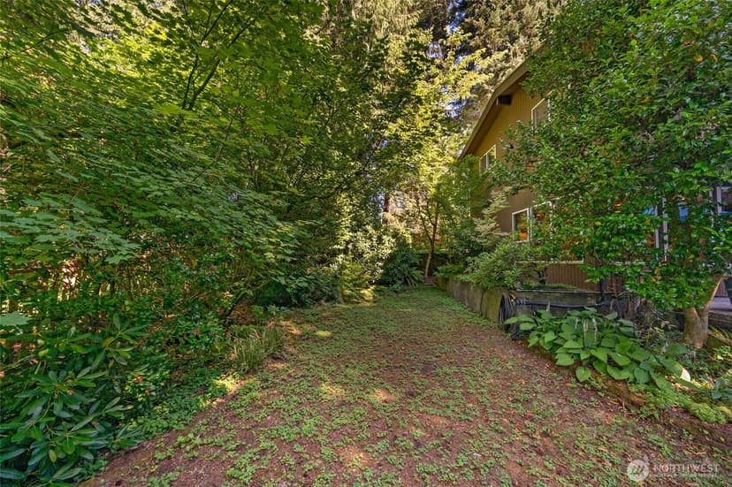 Property photo for 10733 Bartlett Avenue NE, Seattle photo 28