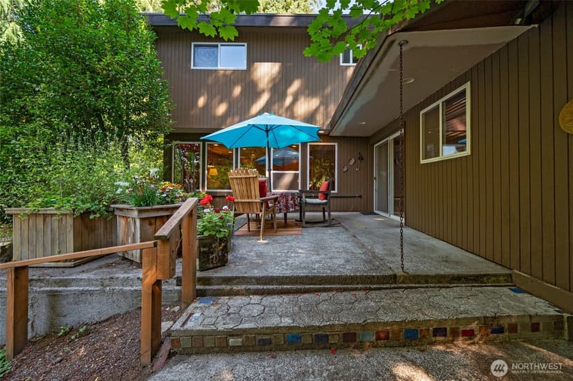 Property photo for 10733 Bartlett Avenue NE, Seattle photo 24