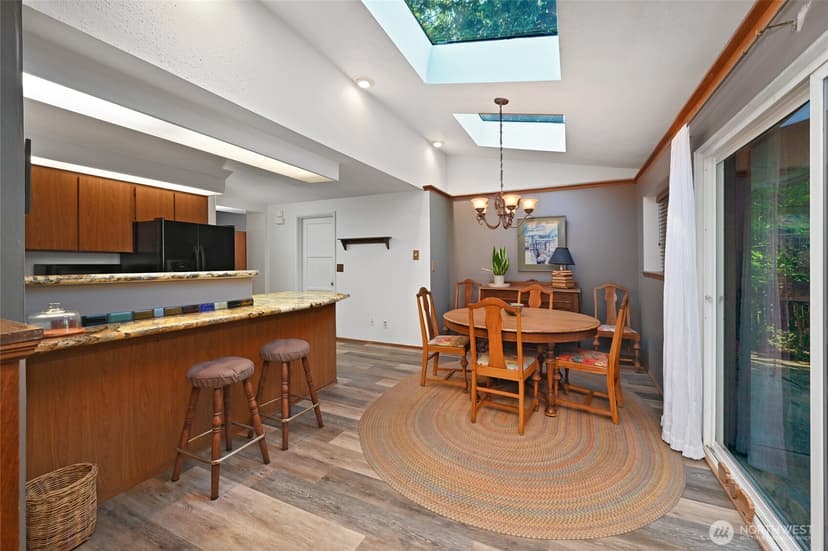 Property photo for 10733 Bartlett Avenue NE, Seattle photo 9