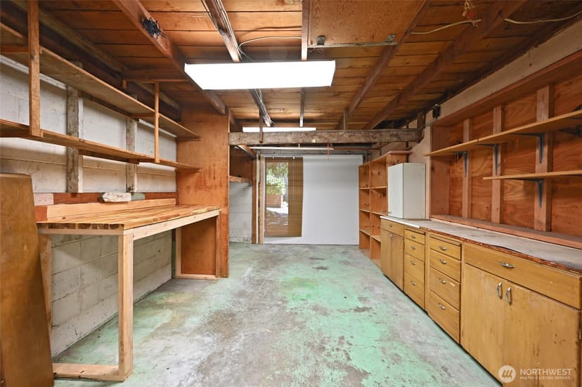 Property photo for 10733 Bartlett Avenue NE, Seattle photo 10