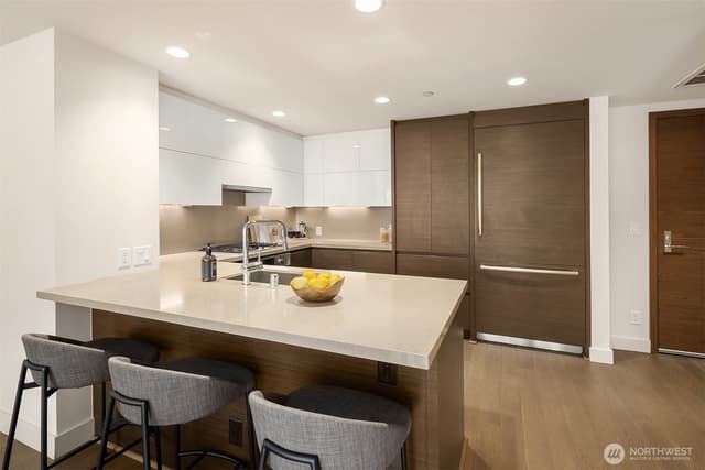 Property photo for 583 Battery Street #516N, Seattle photo 4