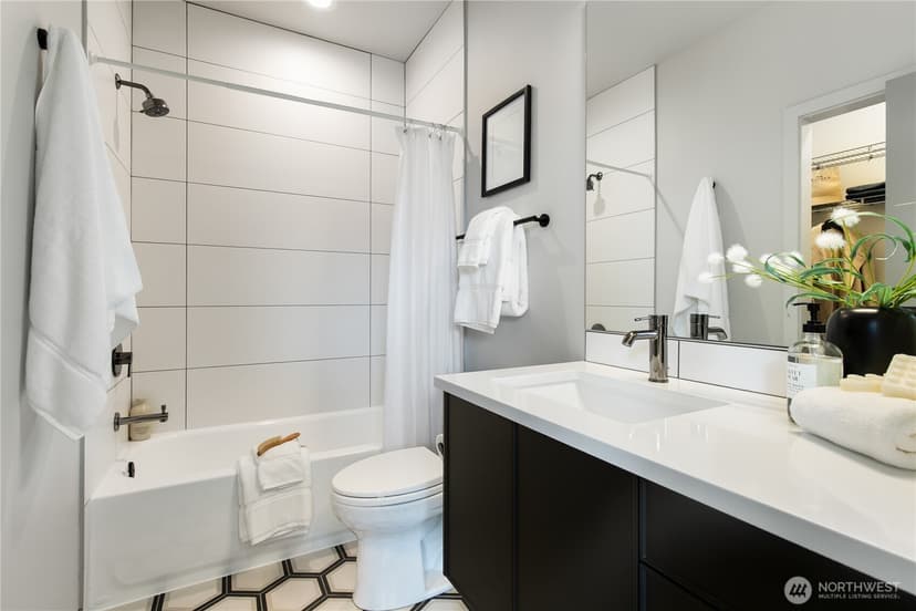 Property photo for 4322 Wallingford Avenue N #A, Seattle photo 15