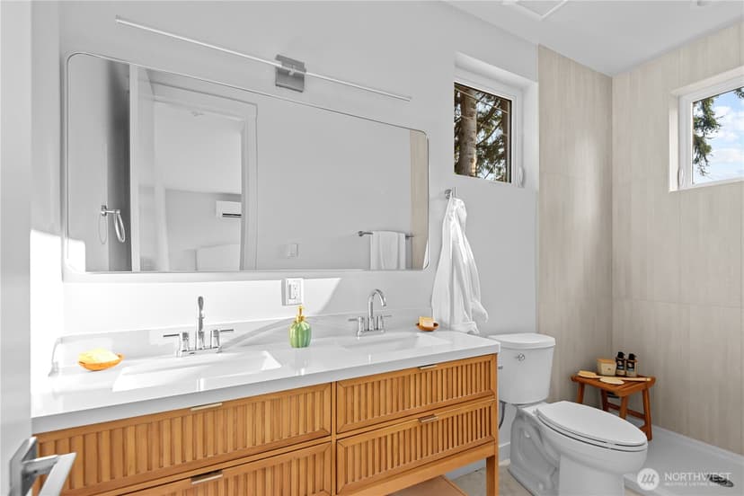 Property photo for 12749 37th Avenue NE, Seattle photo 16