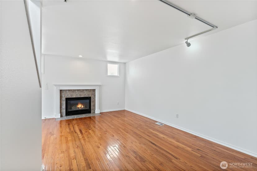 Property photo for 12042 31st Avenue NE, Seattle photo 6