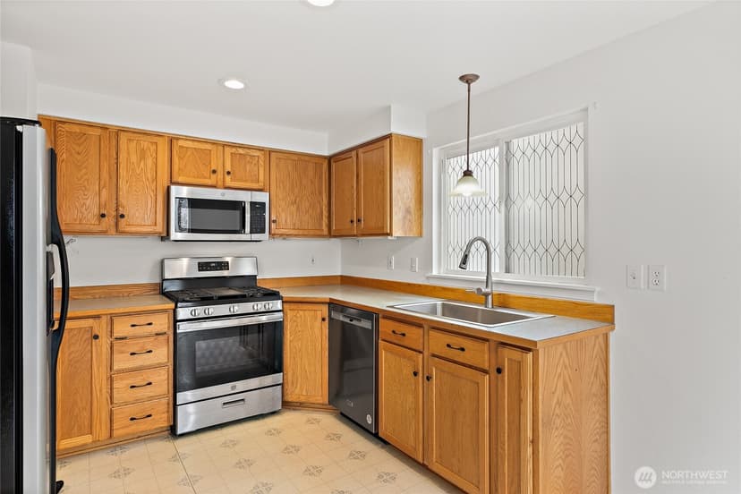 Property photo for 12042 31st Avenue NE, Seattle photo 4