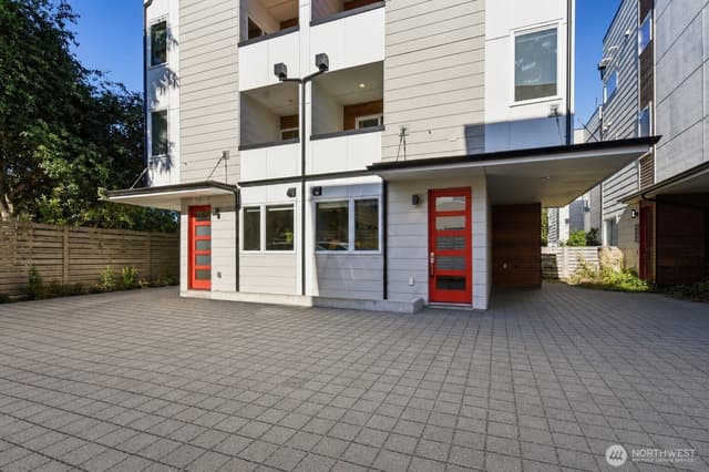 Property photo for 1530 13th Avenue S #D, Seattle photo 2