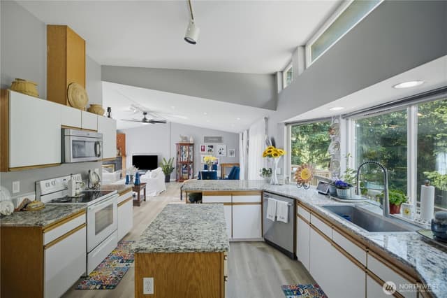 Property photo for 415 118th Avenue E, Edgewood photo 4
