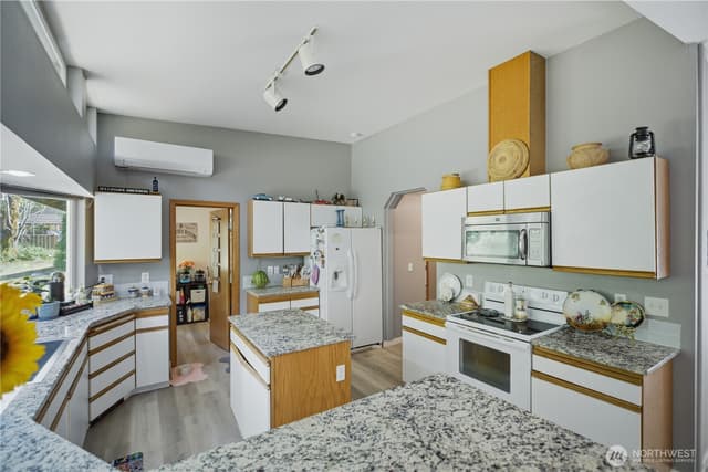 Property photo for 415 118th Avenue E, Edgewood photo 5