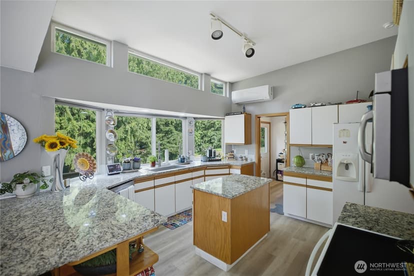 Property photo for 415 118th Avenue E, Edgewood photo 3