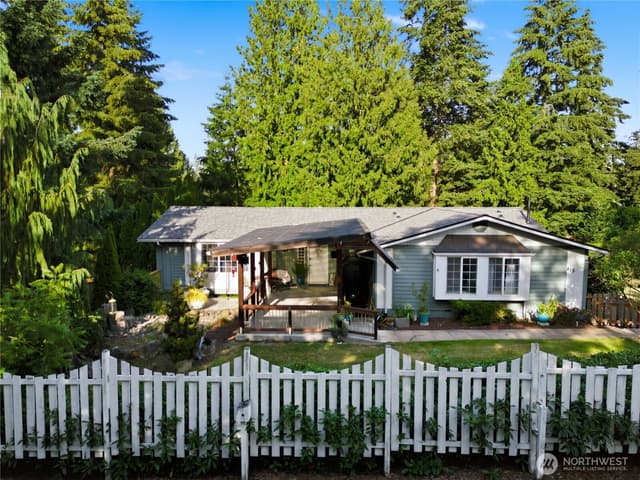 Property photo for 415 118th Avenue E, Edgewood