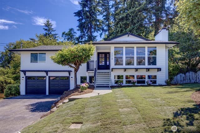 Property photo for 3318 Glacier Peak Avenue, Everett