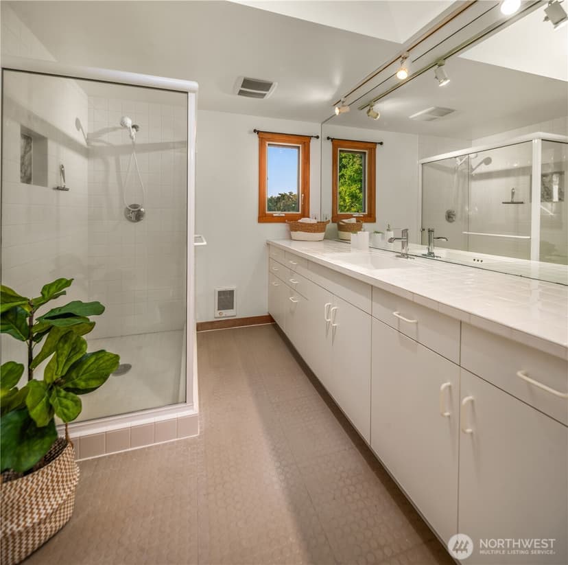 Property photo for 15539 Washington Avenue NE, Bainbridge Island photo 22