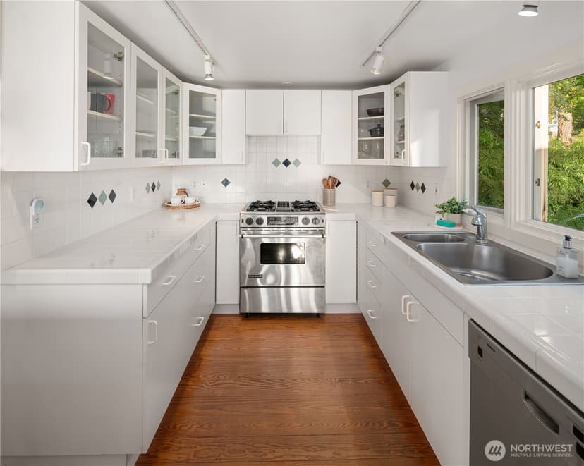 Property photo for 15539 Washington Avenue NE, Bainbridge Island photo 18