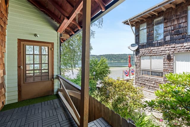 Property photo for 28243 Manzanita Beach Road SW, Vashon photo 2