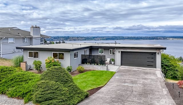 Property photo for 5564 Beverly Avenue NE, Tacoma photo 4