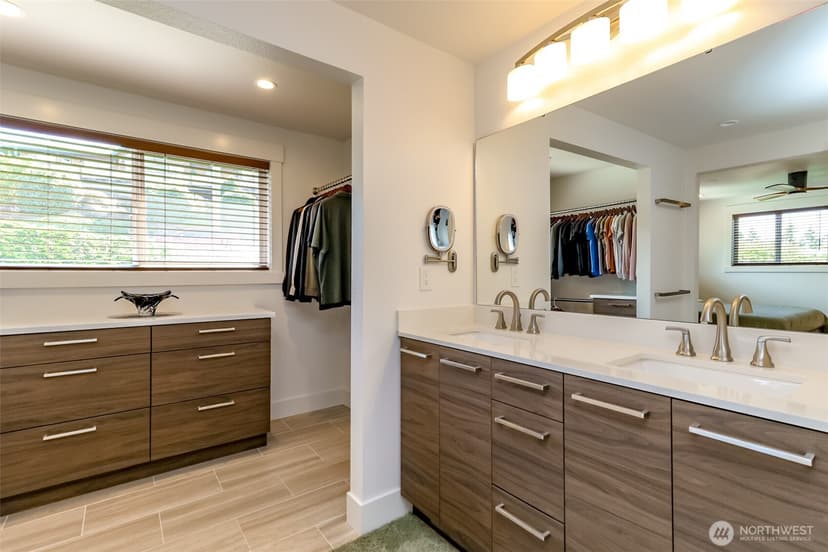 Property photo for 5564 Beverly Avenue NE, Tacoma photo 22