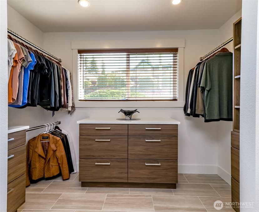 Property photo for 5564 Beverly Avenue NE, Tacoma photo 23