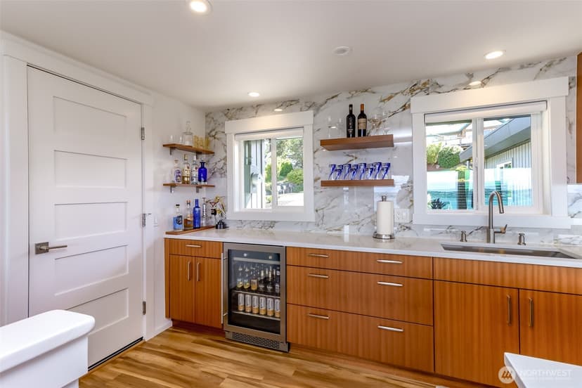 Property photo for 5564 Beverly Avenue NE, Tacoma photo 10