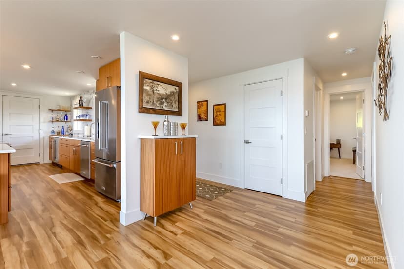 Property photo for 5564 Beverly Avenue NE, Tacoma photo 17