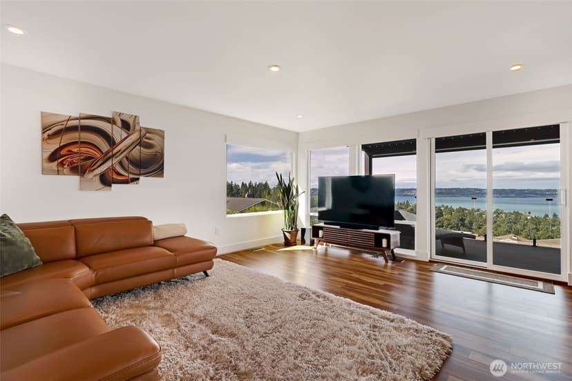 Property photo for 5564 Beverly Avenue NE, Tacoma photo 14