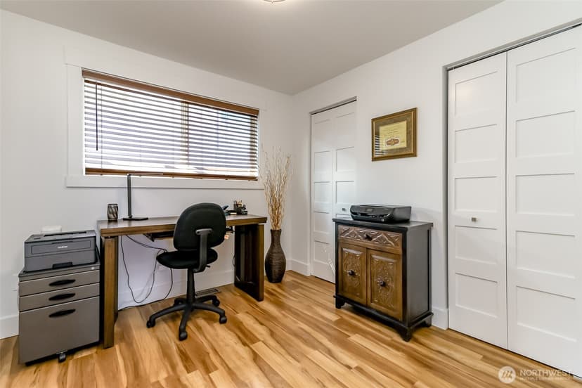 Property photo for 5564 Beverly Avenue NE, Tacoma photo 24