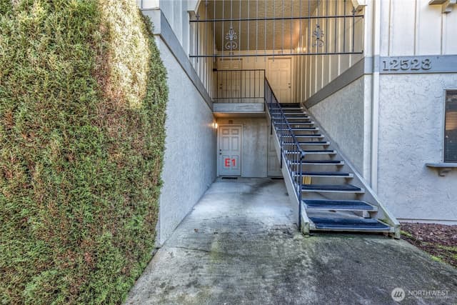 Property photo for 12528 NE 117th Place #E1, Kirkland photo 4