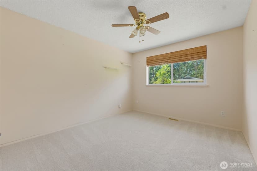Property photo for 8401 59th Avenue SW, Lakewood photo 17