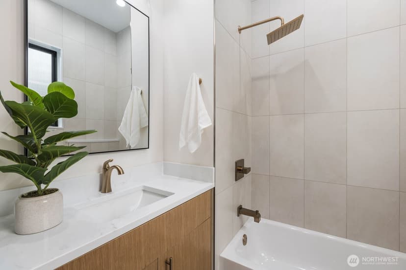 Property photo for 1207 145th Avenue SE, Bellevue photo 18
