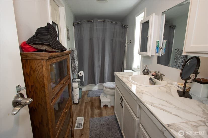 Property photo for 9065 Steele Creek Loop NE, Bremerton photo 10