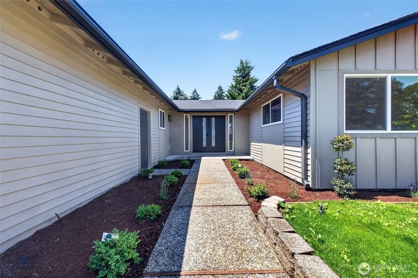 Property photo for 7608 90th Avenue SW, Lakewood photo 4