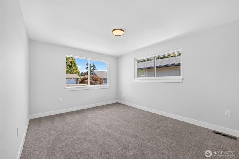 Property photo for 7608 90th Avenue SW, Lakewood photo 27