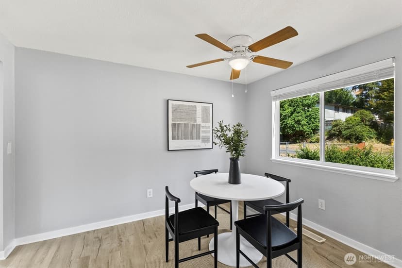 Property photo for 302 137th Street SW, Everett photo 11