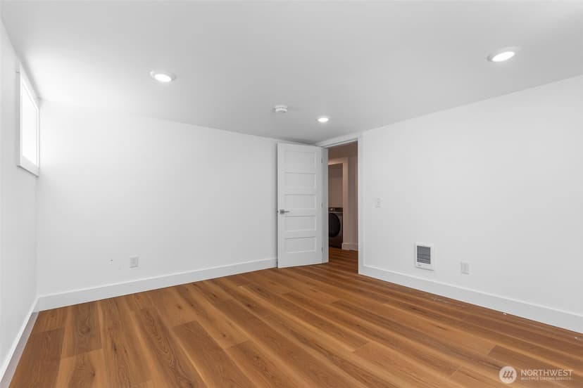 Property photo for 2815 8th Avenue W, Seattle photo 24
