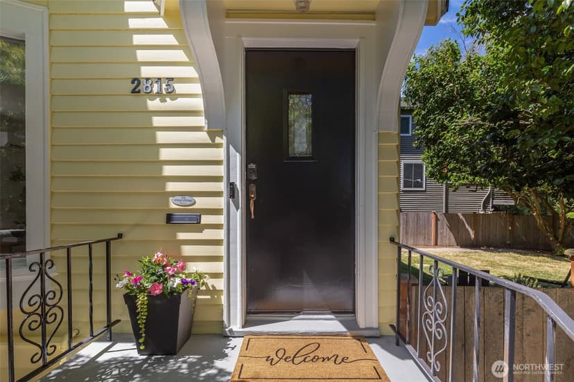 Property photo for 2815 8th Avenue W, Seattle photo 3