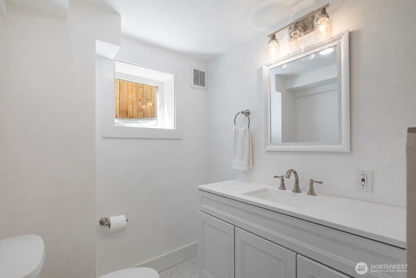 Property photo for 2815 8th Avenue W, Seattle photo 30