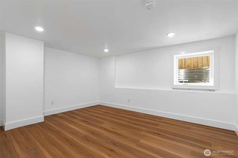 Property photo for 2815 8th Avenue W, Seattle photo 27