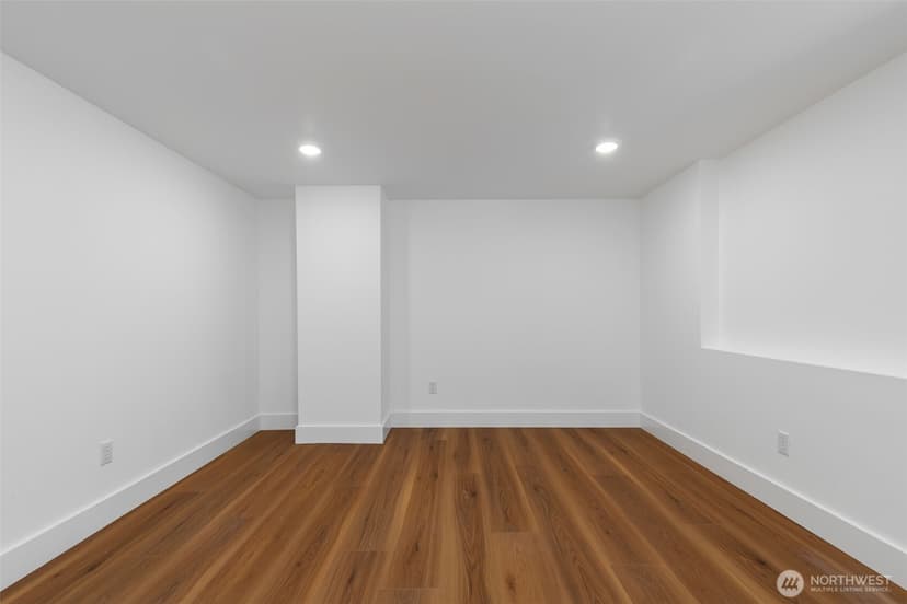 Property photo for 2815 8th Avenue W, Seattle photo 26