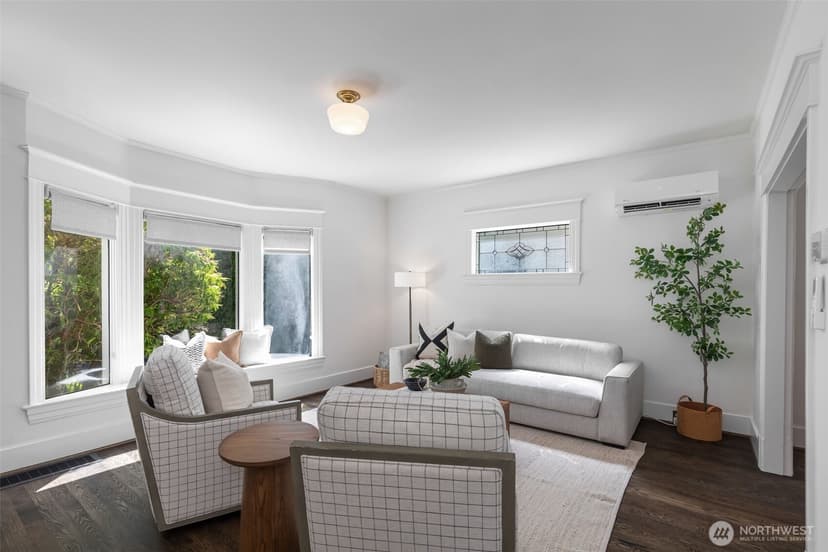 Property photo for 2815 8th Avenue W, Seattle photo 5