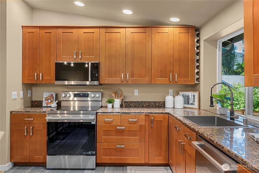 Property photo for 2421 NE 180th Street, Shoreline photo 5