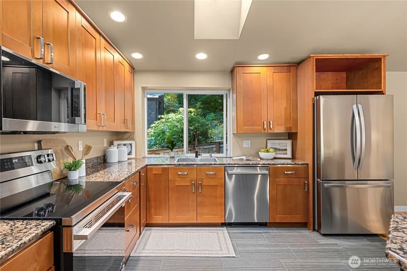 Property photo for 2421 NE 180th Street, Shoreline photo 4