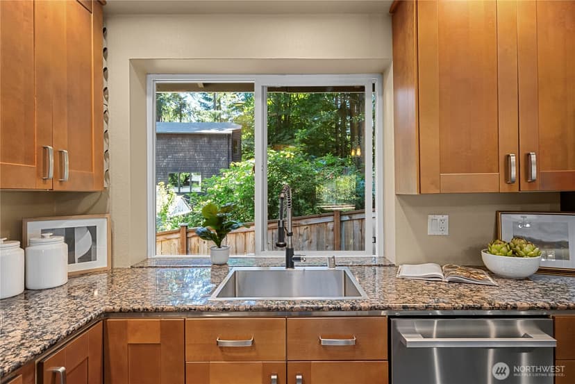 Property photo for 2421 NE 180th Street, Shoreline photo 6