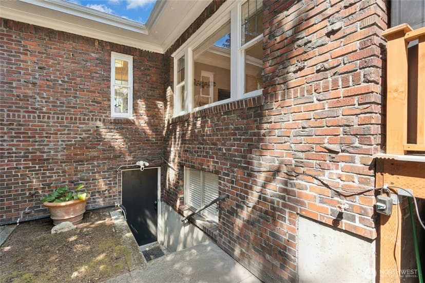 Property photo for 10124 3rd Avenue NW, Seattle photo 39