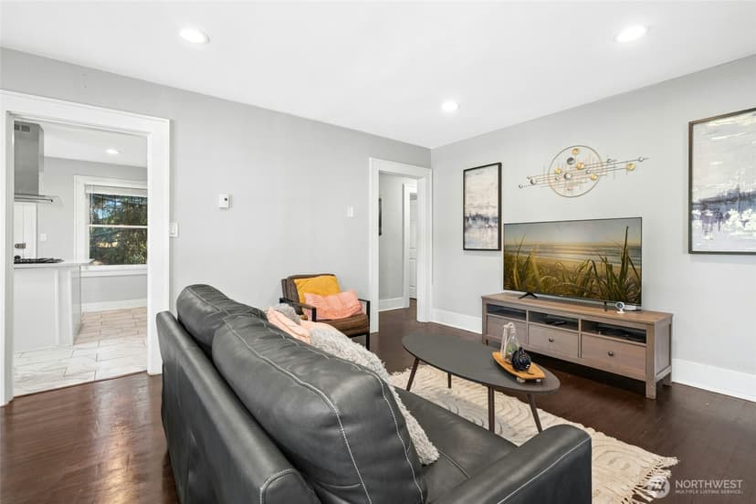 Property photo for 10124 3rd Avenue NW, Seattle photo 9
