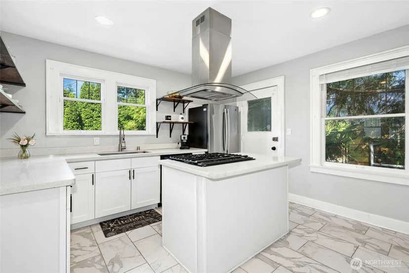 Property photo for 10124 3rd Avenue NW, Seattle photo 10