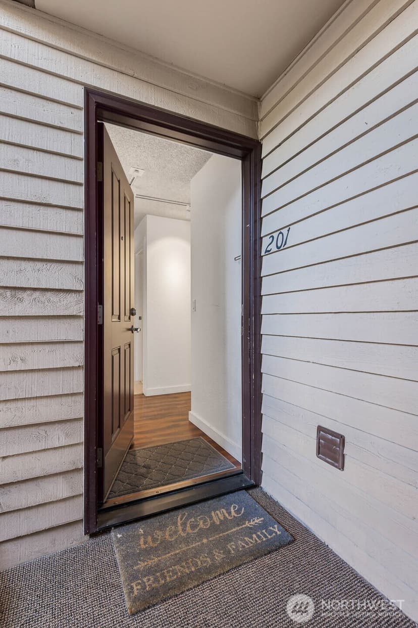 Property photo for 725 9th Avenue S #201, Kirkland photo 4