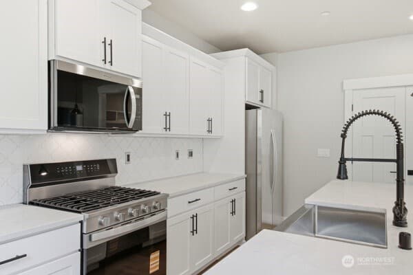 Property photo for 18527 Meridian Ave SE, Bothell photo 12